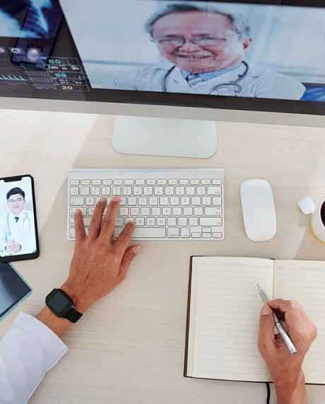 24h-doctors-having-video-conference-ZXVMPS7